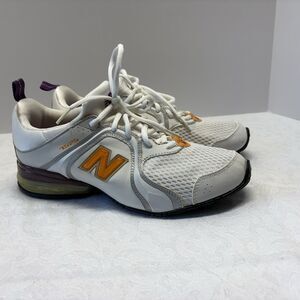 Pair of Ladies New Balance 7525 Abzorb EX Running Shoes 8.5